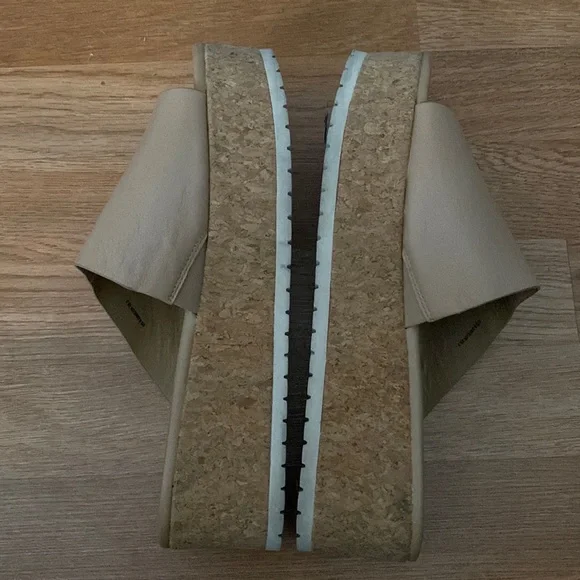 Vince. James-B Cappuccino Leather Cork Platform Sandals - Picture 3 of 9